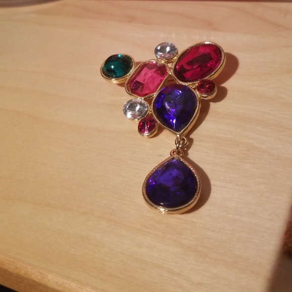 Gorgeous Rhinestone Brooch - Picture 2 of 5